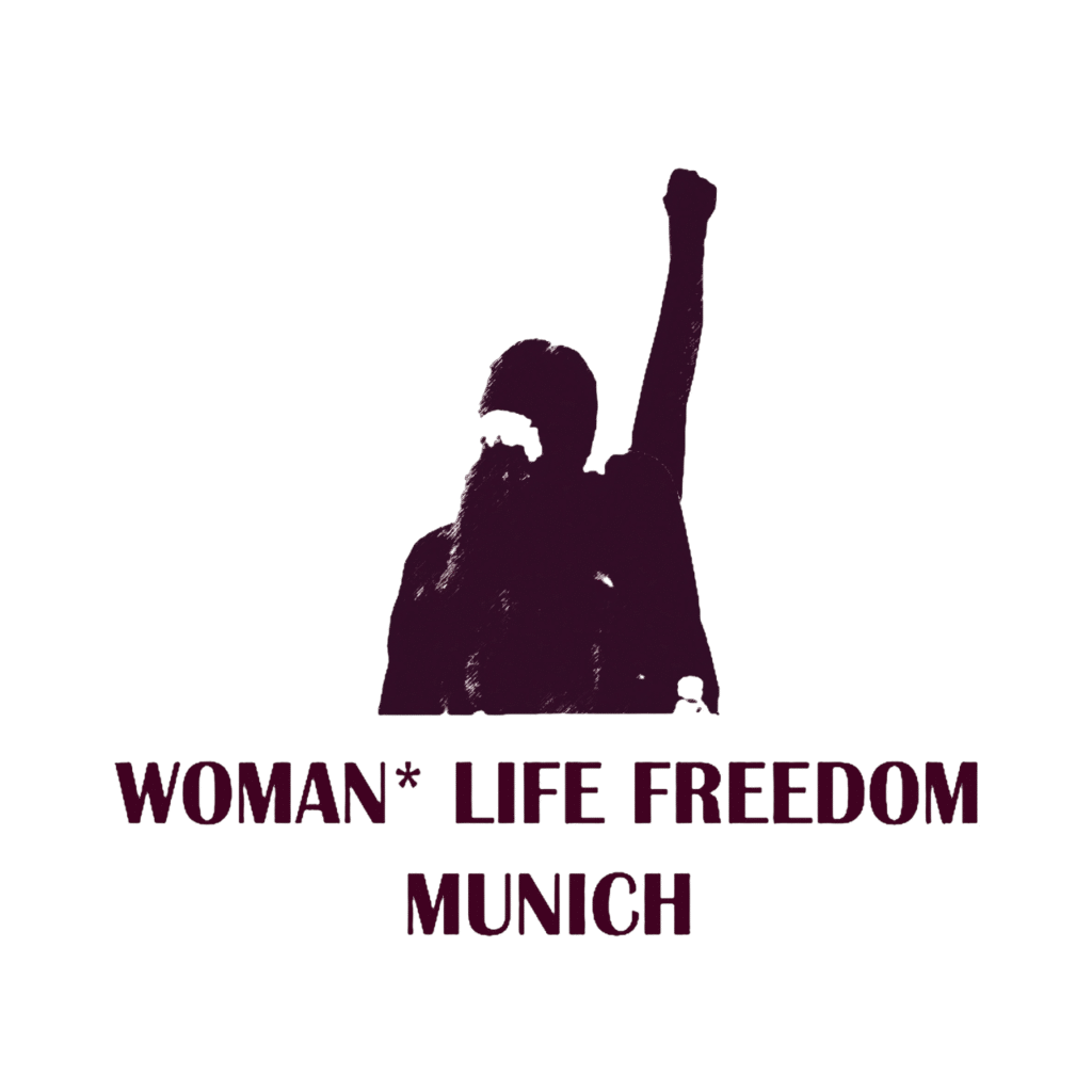 Logo von Woman Life Freedom Munich. Schrift und eine Frau mit Pferdeschwanz von hinten gesehen mit erhobener rechter Faust
